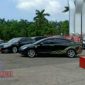 Terlihat mobil dinas Pemkab Pamekasan terparkir di area Monumen Arek Lancor yang sudah di branding batik.