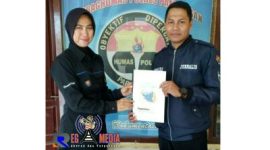 Kepala Biro Regamedianews Pamekasan (Subaidi, SH) bersama Kasubag Humas Polres Pamekasan (Iptu Nining Dyah).