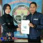 Kepala Biro Regamedianews Pamekasan (Subaidi, SH) bersama Kasubag Humas Polres Pamekasan (Iptu Nining Dyah).