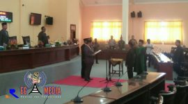 Saat prosesi pelantikan H. Mastur sebagai PAW anggota DPRD H. Hodai  dari Partai Demokrat.