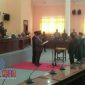Saat prosesi pelantikan H. Mastur sebagai PAW anggota DPRD H. Hodai  dari Partai Demokrat.