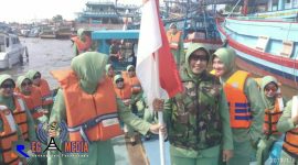 Ketua Persit KCK Cabang XXXIX Dim 0718/Pati, Ny. Arief Darmawan, beserta Rombongan pengurus Persit KCK Koorcab XXXIX Dim 0718/Pati ke Sungai Kaligonggo.