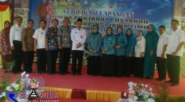 Terlihat Kepala Puskesmas Banjar Zahruddin, S.Kep.Ns., M.Kes (urutan ketiga dari kiri) pose bersama Sekdakab Sampang Phutut Budi Santoso (tengah) dan beberapa Kepala OPD.