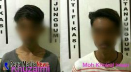 Dua tersangka pencurian saat diamankan petugas Kepolisian Sektor Tanjungbumi.
