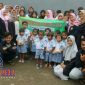 Pose bersama mahasiswa KKN kelompok 66 UTM bersama warga Desa Kwanyar Bangkalan.