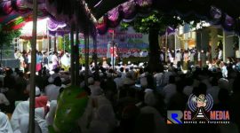 Masyarakat sudah memadati halaman Pon-Pes Darul Amin untuk menunggu kedatangan Cawapres Sandiaga Uno.