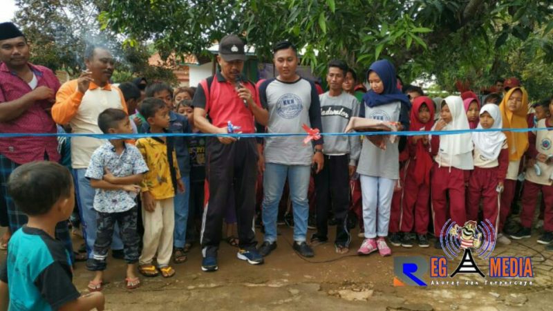 Pemotongan pita oleh Kepala Desa Tagungguh (Marhayat) secara simbolis dalam pembukaan JJS.