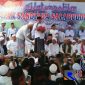 Cawapres Sandiaga Uno saat menyampaikan sambutannya dalam acara deklarasi dukungan kemenangan di Pon-Pes Darul Amin, Desa Pandiyangan, Robatal, Sampang, Madura.