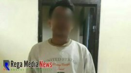 Tersangka AZ saat diamankan di Mapolsek Kamal, Bangkalan.