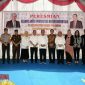 Pose bersama Menteri Riset, Teknologi, dan Pendidikan Tinggi Prof. H. Mohamad Nasir, Ph.D., Ak dengan Rektor UNG dan semua Dosennya, Rektor Unisan, Rektor UMGo, Wakil Gubernur Gorontalo, Anggota Komisi VII DPR-RI Fadel Muhammad, Bupati Bone Bolango, Walikota dan sejumlah pejabat lainnya.