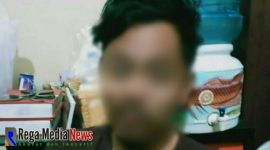 Tersangka MR saat diamankan di Mapolsek Geger.