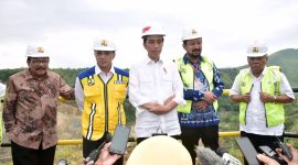 PresidenJokowi saat kunjungi bendungan Bendo di Ponorogo