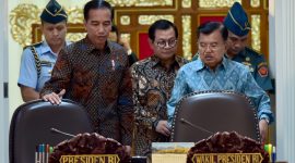 Presiden saat akan memimpin rapat terbatas kesiagaan bencana di Jakarta (14/1/19).