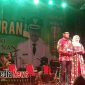 Bupati Bangkalan, R. Abdul Latif Amin Imron di dampingi istrinya saat menyampaikan sambutan 