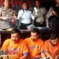 Komplotan spesialis pencuri duduk di hadapan jajaran kepolisian ketika Kapolres Bangkalan AKBP Boby Pa'ludin Tambunan, menunjukkan beberapa barang bukti.