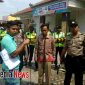 Koordinator aksi muhamad syaiful saat di temui Mas Ul staf Dinas pemberdayaan Masyarakat dan Desa