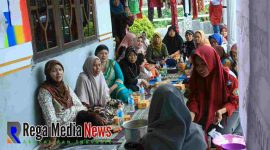 Warga Desa Paeng saat menerima sosialisasi memanfaatkan potensi desa Paeng dari mahasiswa KKN UTM