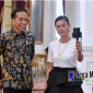 Agnez Mo saat berbincang dengan Presiden Jokowi Jumat (11/1/19).foto :Bey M Setpres