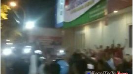 Warga berkerumun hingga didepan hotel bahagia Sampang menyambut kedatangan Sandiaga Uno