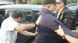Suasana penangkapan Wisnu Whardana di jalan Kenjeran