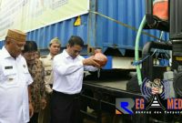 Menteri Pertanian Dr. Ir. H. Andi, MP Amran Sulaiman di Gorontalo saat melepas secara simbolis 8.160 ton tepung kelapa.
