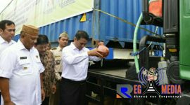 Menteri Pertanian Dr. Ir. H. Andi, MP Amran Sulaiman di Gorontalo saat melepas secara simbolis 8.160 ton tepung kelapa.