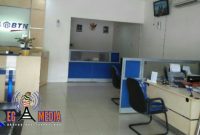 Terlihat karyawan Bank BTN tengah sibuk dengan aktivitas seperti biasanya.