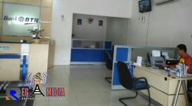 Terlihat karyawan Bank BTN tengah sibuk dengan aktivitas seperti biasanya.