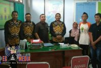Padla, Harun dan Hayati tampak didampingi Kuasa Hukumnya Marsuto Alfianto, SH,MH selaku Ketua Team Advokat di lembaga Bantuan Hukum Pusat Advokasi Masyarakat Nusantara (LBH PUSARA).