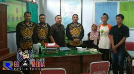 Padla, Harun dan Hayati tampak didampingi Kuasa Hukumnya Marsuto Alfianto, SH,MH selaku Ketua Team Advokat di lembaga Bantuan Hukum Pusat Advokasi Masyarakat Nusantara (LBH PUSARA).