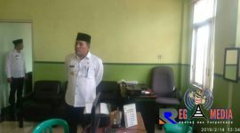Bupati Sampang (H. Slamet Junaidi) dan Wakil Bupati Sampang (H. Abdullah Hidayat) saat mengecek salah satu ruang Kabid di Dinas Pendidikan.