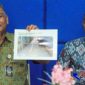 Camat Babakan Ciparay, Momon A. Imron saat memaparkan tentang Septic Tank Komunal pada Bandung Menjawab di Media Lounge Balai Kota Bandung.