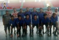 Tim futsal Porprov Sampang di Gor Unesa saat melakoni uji coba.
