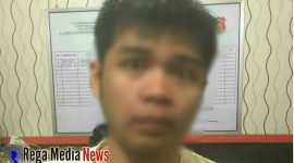 Tersangka saat diamankan dimapolres setempat