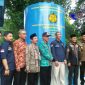 Pose bersama pejabat Kementrian ESDM bersama Wakil Bupati Sampang H. Abdullah Hidayat (urutan kedua dari kanan) dan Wakil Bupati Pamekasan Raja'e (urutan ketiga dari kanan).