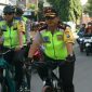 Kapolres Bangkalan AKBP Boby Pa'ludin Tambunan ditemani Wakapolres Bangkalan Kompol Hendy Kurniawan saat berangkat kerja kemapolres Bangkalan