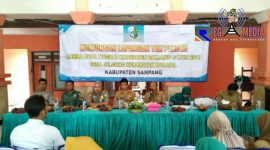 Suasana saat berlangsungnya kegiatan kunjungan tim penilai lomba desa tingkat Kabupaten Sampang, di Balai Desa Jelgung, Robatal.