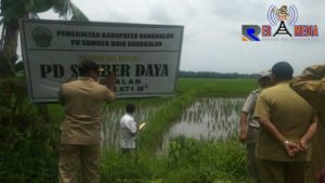 PD Sumber Daya Tinjau Lahan Tukar Guling Pembangunan Gedung Baru DPRD Bangkalan