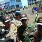 Kapolda Jawa Barat, Irjen Pol  Drs. Agung Budi Maryoto didampingi Panglima Kodam lll/Siliwangi, Mayor Jenderal TNI Tri Soewandono dan Kabaintelkam Mabes Polri, Komjen Pol. Drs. Unggung Cahyono saat diwawancara awak media.