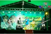Penampilan peserta Parade Band yang diselenggarakan Disporabudpar di Pasar Margalela, Sampang.