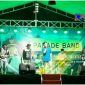 Penampilan peserta Parade Band yang diselenggarakan Disporabudpar di Pasar Margalela, Sampang.