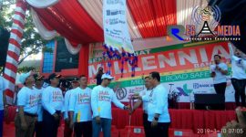 Forkopimda Bangkalan melepaskan balon secara simbolis pertanda Puncak Road Safety Festival Polres Bangkalan.