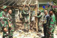 Yon Armed 4 saat melakukan pembongkaran rumah tidak layak huni milik Rudi.