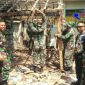 Yon Armed 4 saat melakukan pembongkaran rumah tidak layak huni milik Rudi.