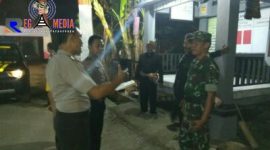 Sejumlah warga dan tokoh masyarakat menyaksikan penilaian dalam kegiatan lomba Pos Kamling tingkat Kawedanan Kayen.