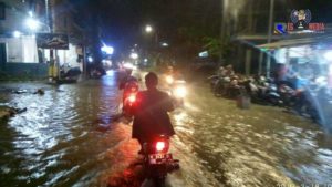 Jalan Raya Telang Menuju UTM Jadi Langganan Genangan Air