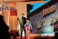 Dua perwakilan duta wisata Kabupaten Sampang (Widi Arif Budiman dan Choirunnisak) dalam ajang pemilihan duta wisata Raka-Raki (RARI) Jawa Timur 2019.