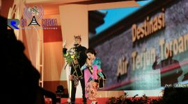 Dua perwakilan duta wisata Kabupaten Sampang (Widi Arif Budiman dan Choirunnisak) dalam ajang pemilihan duta wisata Raka-Raki (RARI) Jawa Timur 2019.