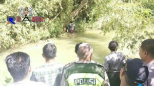 Mayat Pria Ditemukan Mengapung di Sungai Desa Kanjer Sampang