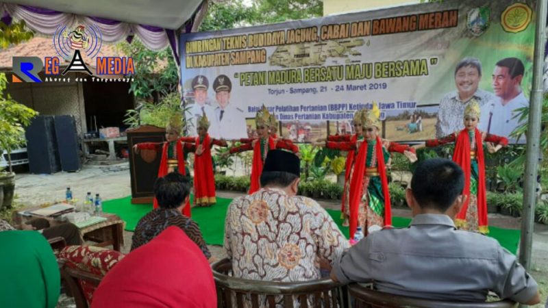 Pembukaan bimbingan teknis dengan tarian malate sato'or.